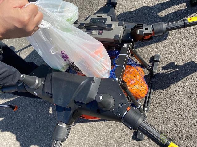 農(nóng)業(yè)無人機(jī)變身&ldquo;運(yùn)輸機(jī)&rdquo;，上海奉賢用無人機(jī)服務(wù)隔離人員