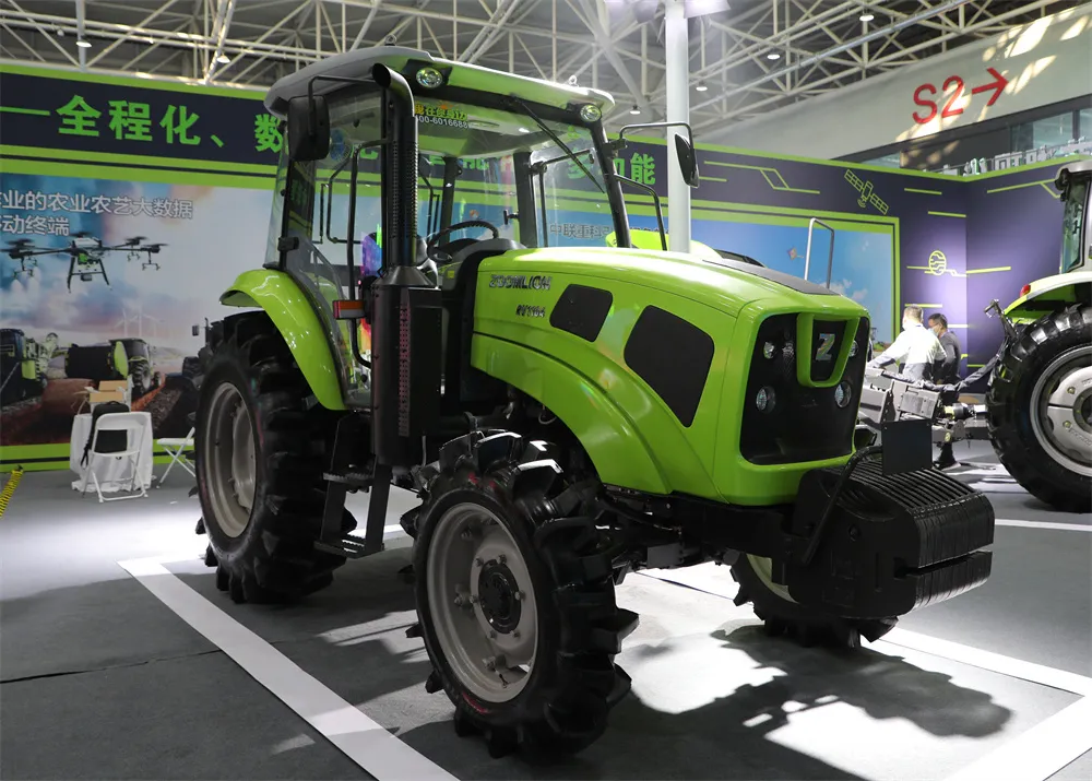 中聯(lián)農(nóng)機(jī)多款大拖亮相國(guó)際展