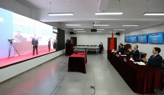 阿聯(lián)酋向中國捐贈首批椰棗樹苗