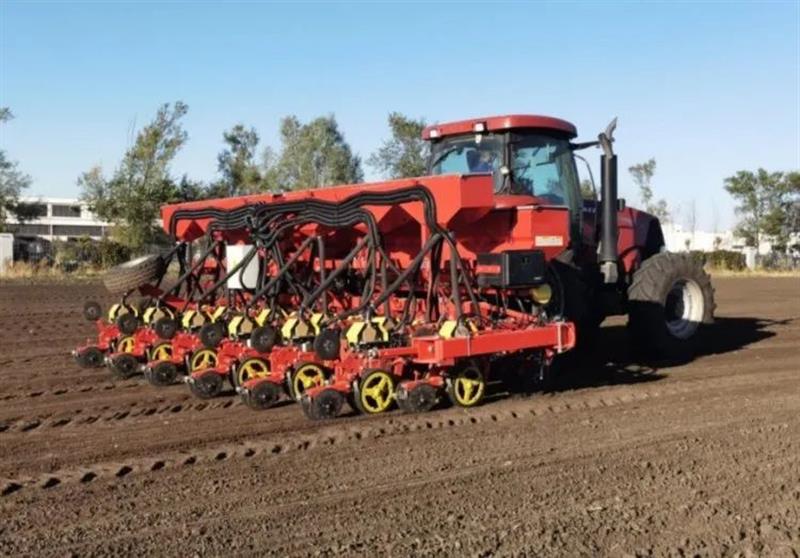 國產(chǎn)電驅(qū)高速播種機(jī)在黑龍江哈爾濱發(fā)布