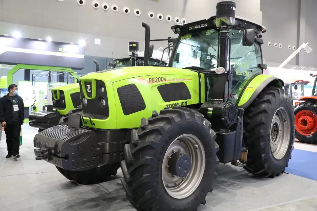 全國農(nóng)機(jī)展中聯(lián)重科多款明星產(chǎn)品推動行業(yè)升級