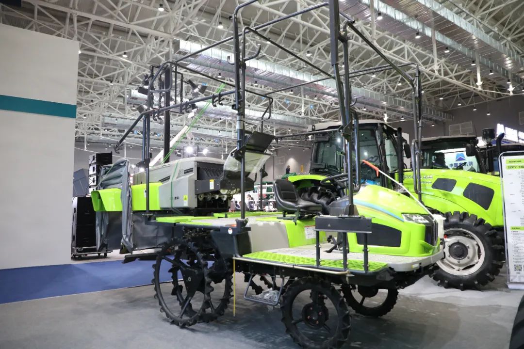 全國農(nóng)機(jī)展中聯(lián)重科多款明星產(chǎn)品推動行業(yè)升級