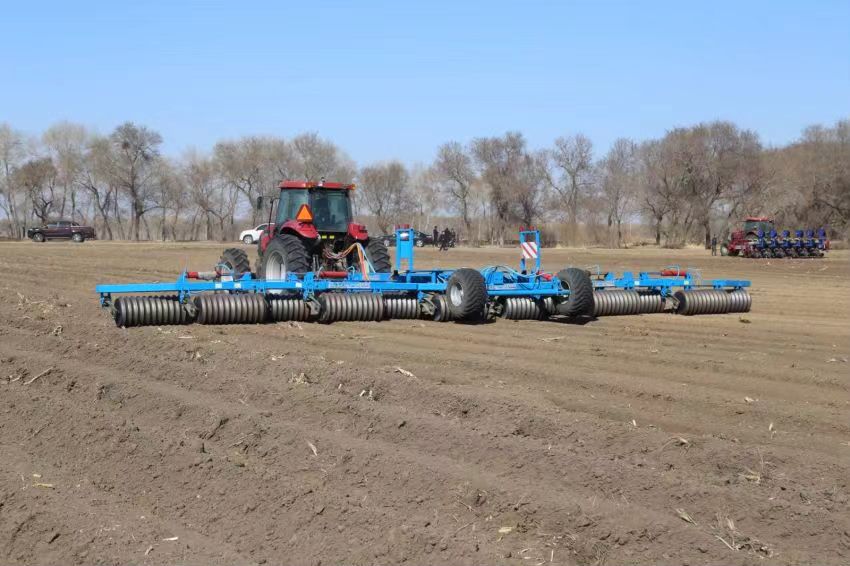 北大荒應(yīng)用無膜淺埋滴灌水肥一體化技術(shù)抗風(fēng)沙干旱